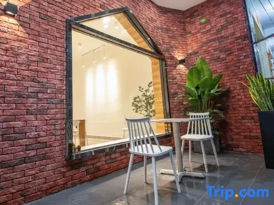 Yixiang Banhai Seaside Homestay (Yangjiang Dongping Branch)