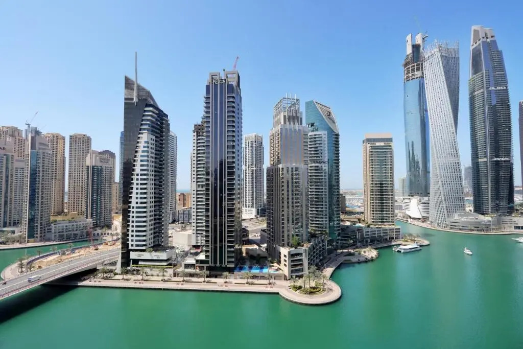Dubai Marina 3 Bedroom Suite with Full Marina View