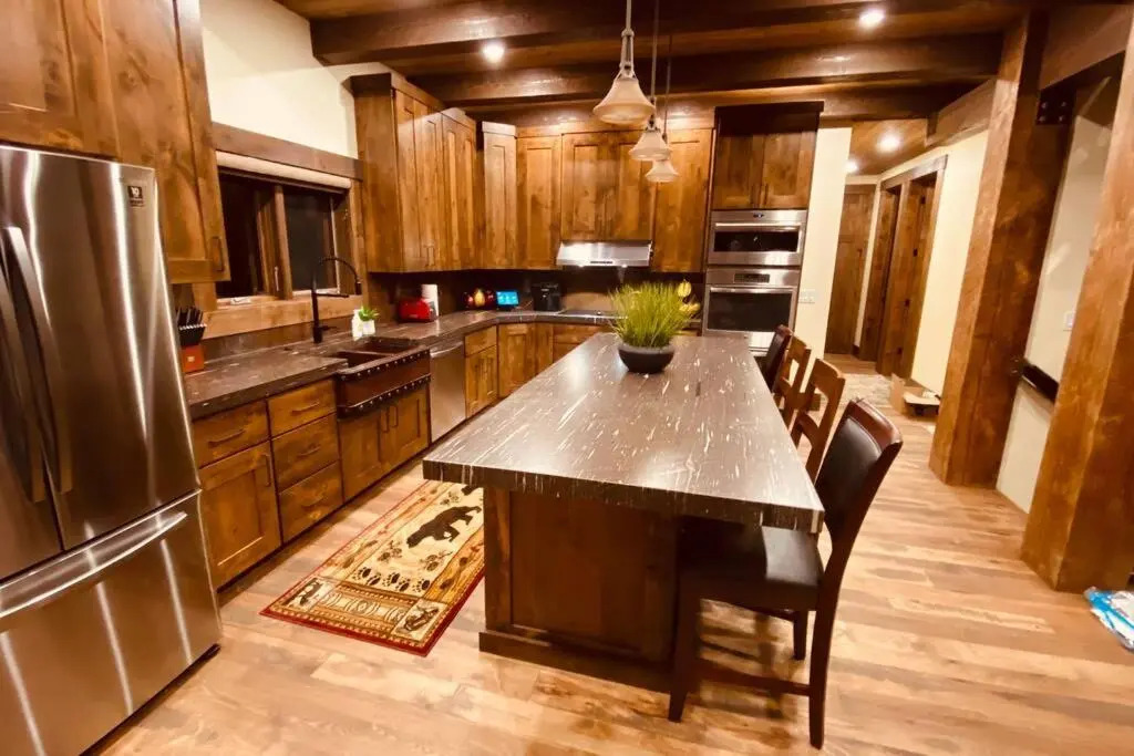 Yellowstone Crossing Lodge
