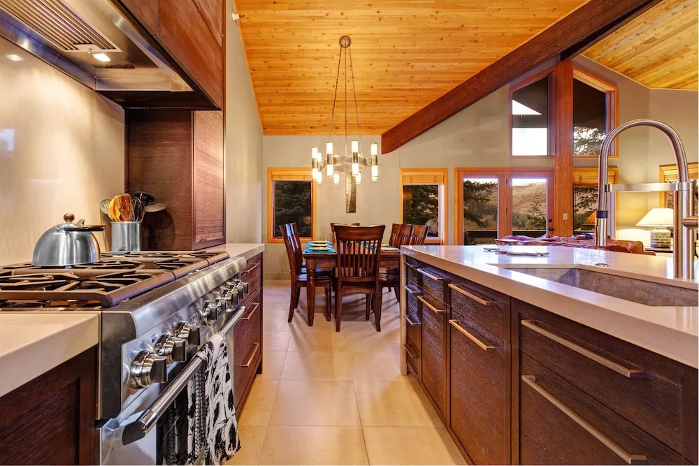 Abode At Ontario Lodge
