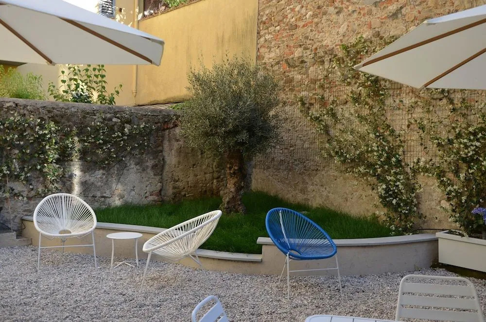 Dimora 16 Rooms & Garden