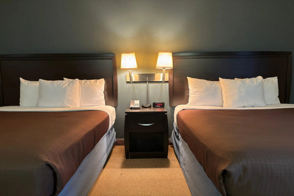 AmericInn by Wyndham Monmouth
