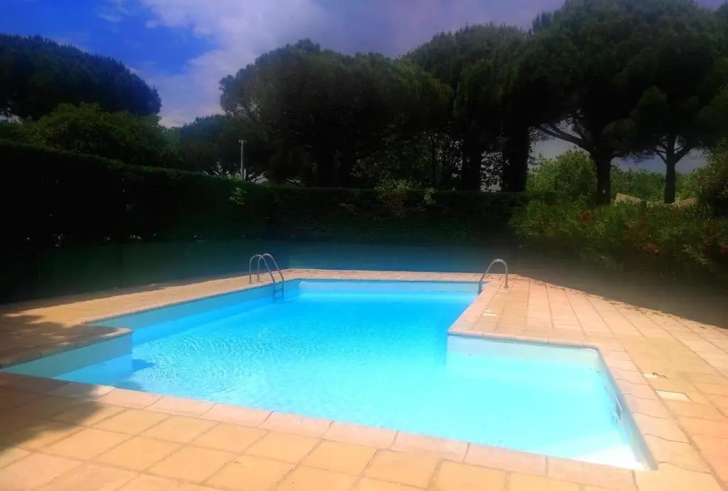 Studio mignon avec terrasse quartier du golf