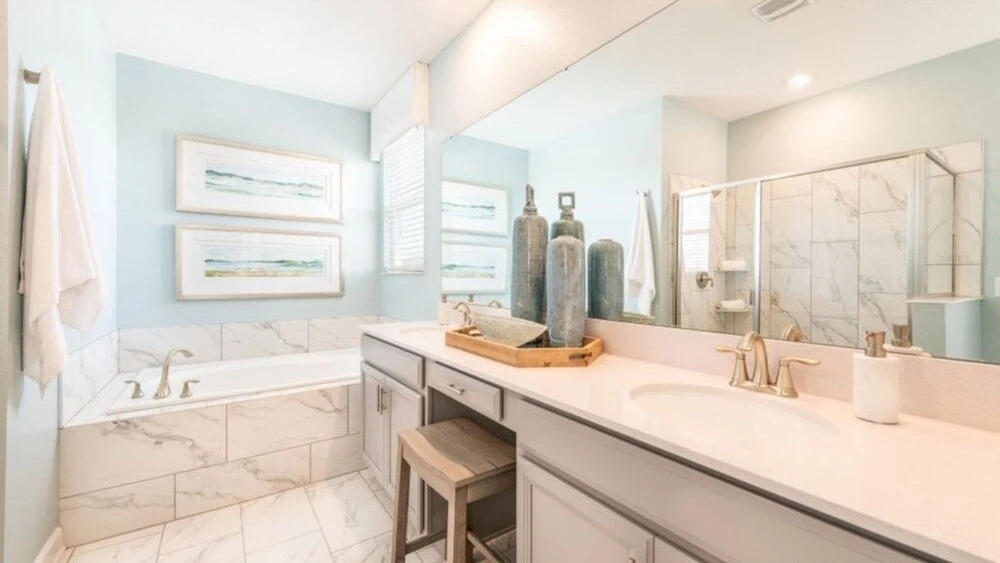 Beautiful 6 Bedroom Pool Home in Storey Lake 6 Villa by Redawning