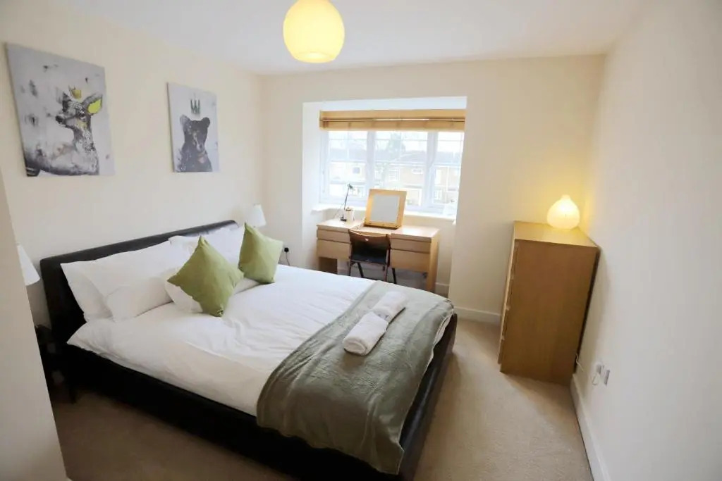 EasyTravel Luxury NEC/Airport 3 beds House