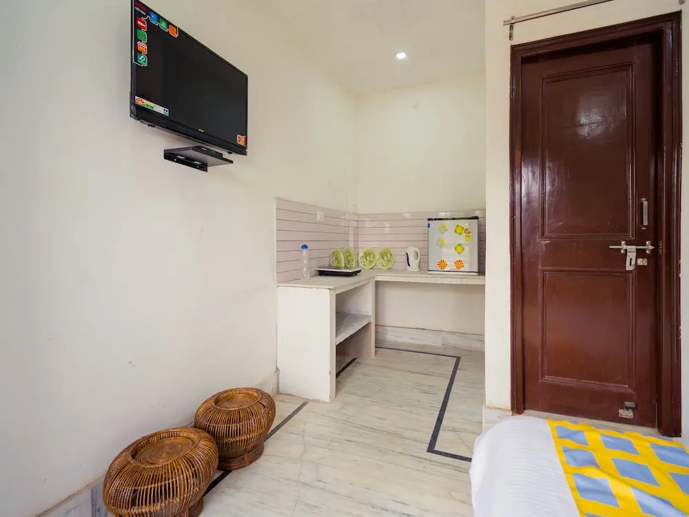 OYO 14191 Home Studio Valley View Barlow Ganj