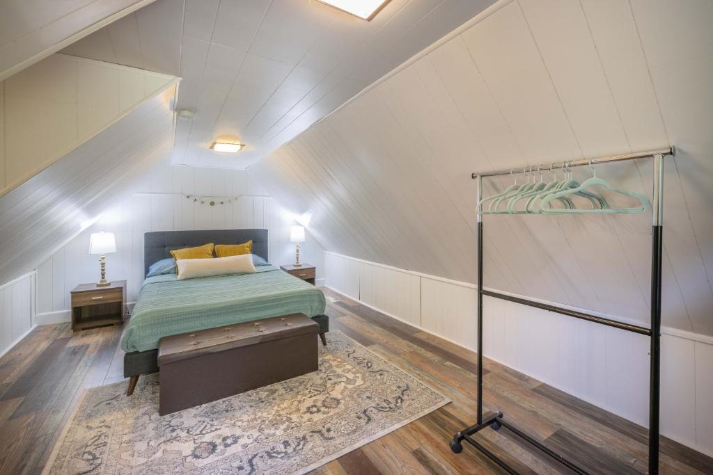 Cozy, Dog Friendly, 2BD near Big Bear & Lake Arrowhead