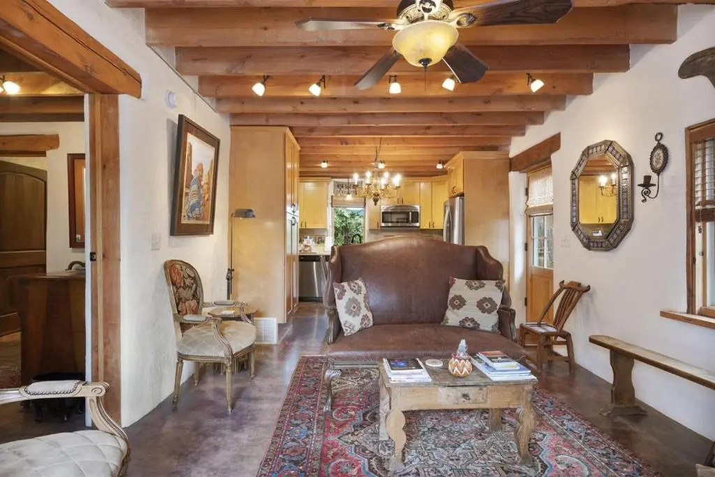 2 Bedroom - In Railyard, 10 Min. Walk to Plaza - Desert Breeze