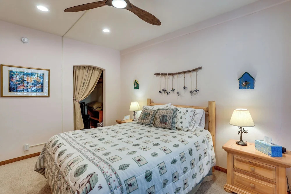 Luxe Lake Arrowhead Home w/ Deck, 3 Mi to Village
