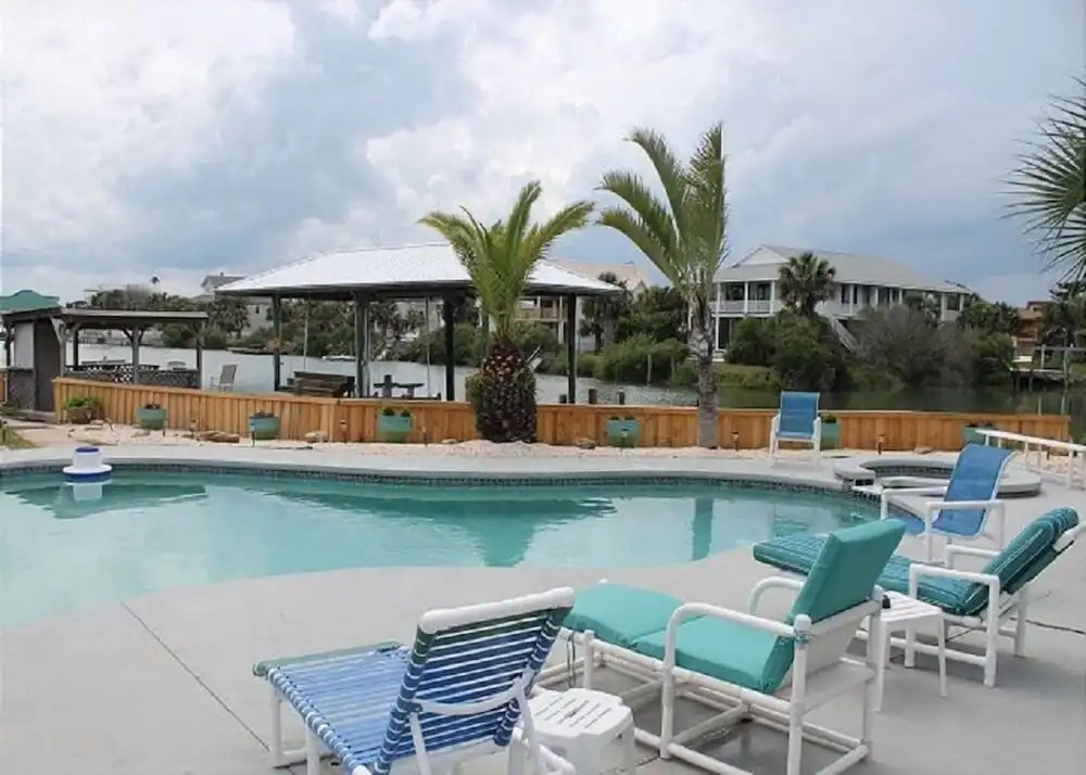 Pet Friendly, 3 BR, 2 BA, Private Pool - Sunset Harbor