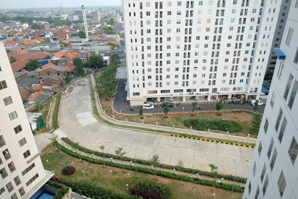 Homey Bassura City Apartment near Shopping Center