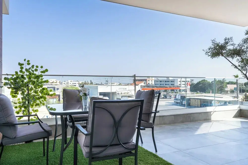 Doria 2-Bedroom Apartment & Balcony in Larnaca