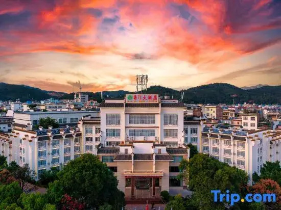 Yimenjun Township Hotel