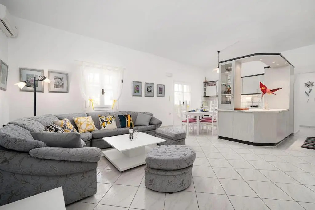 Garden House Apartment