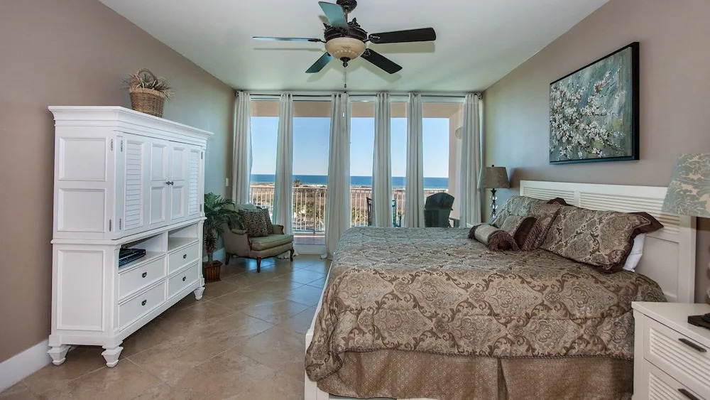 Four Bedroom Condo With Wraparound Balcony - Unit Crc0510