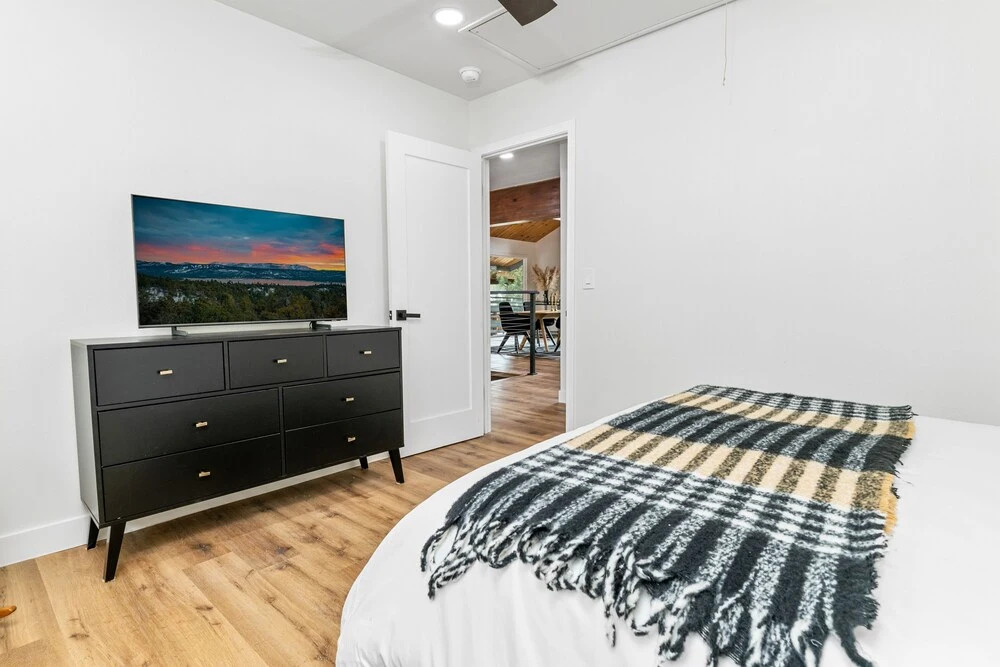 Ski View Chalet - Prepare To Be Awestruck With The Breathtaking And Massive Mountain Views! 3 Bedroom Cabin
