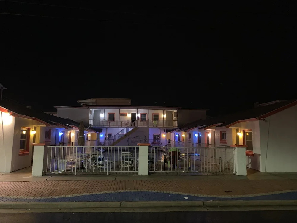 Sunshine Motel