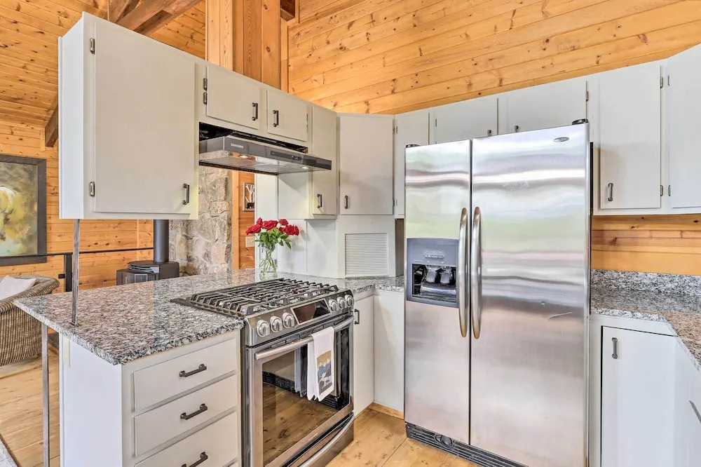 Luxe Pagosa Springs Cabin w/ Sauna & Hot Tub!