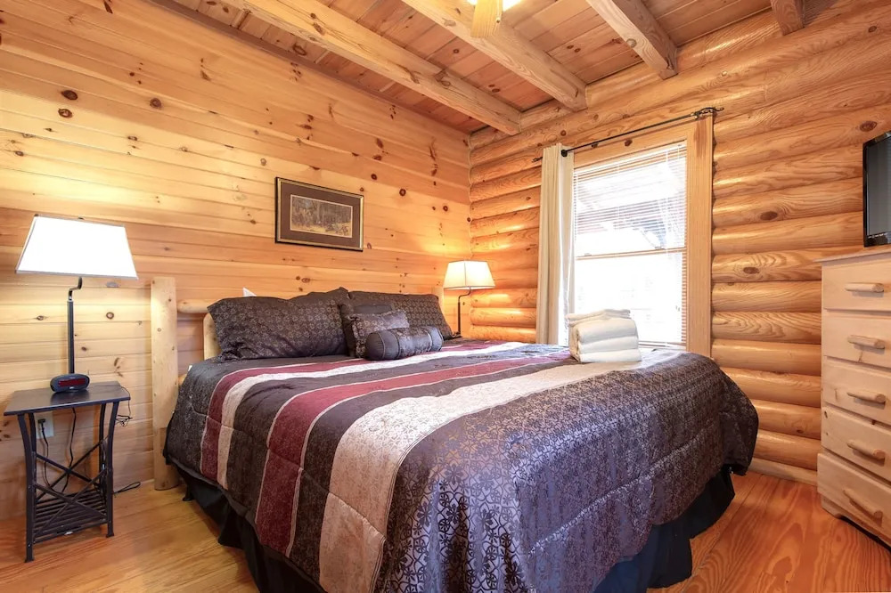 Candle Light Cabin by Vtrips