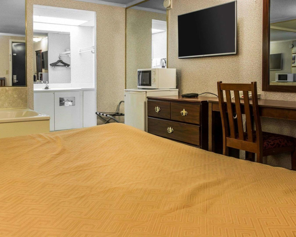Rodeway Inn Madison Heights - Detroit