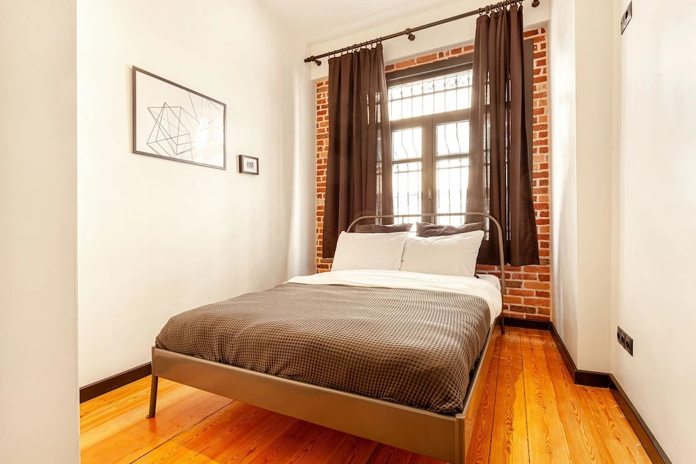 Olympia Flats by Oval