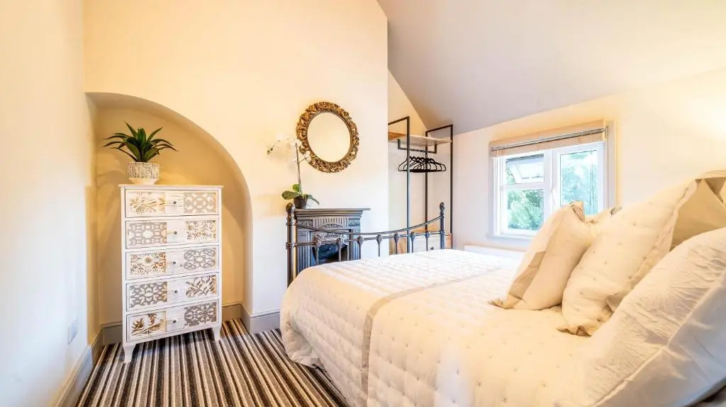 Cosey 2 Bed Cottage With Pool 35 Mins From London