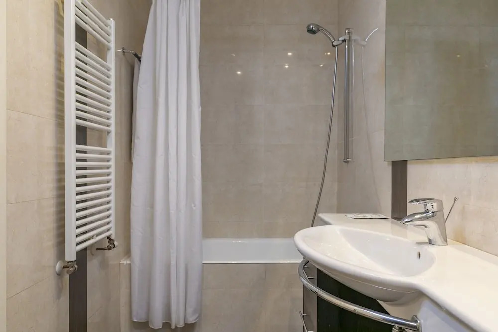 Gran Via 1.2 by Forever Rentals