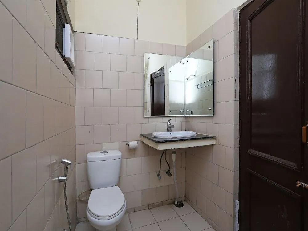 OYO 15791 Flagship Hotel Executive Hazratganj