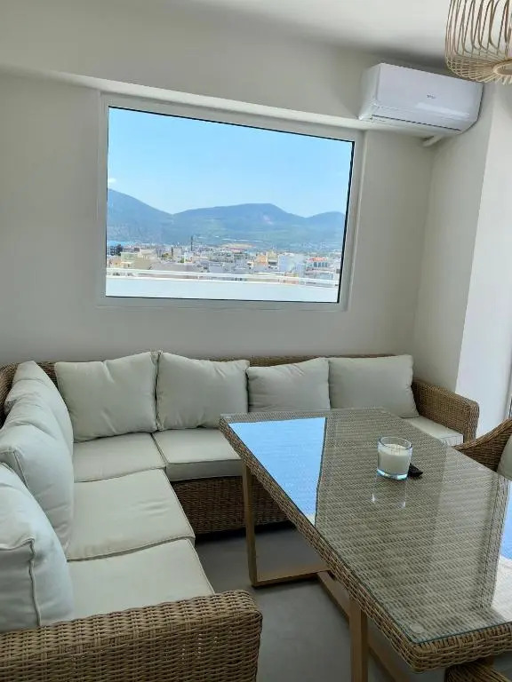 Ideal location, 360 sea view, 2 beds, modern apartment