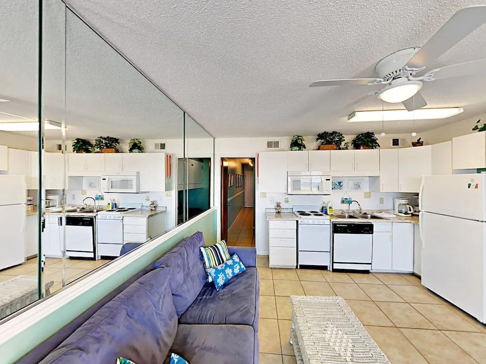 400 Plantation Condo Unit 2505 - 1 Br condo by RedAwning