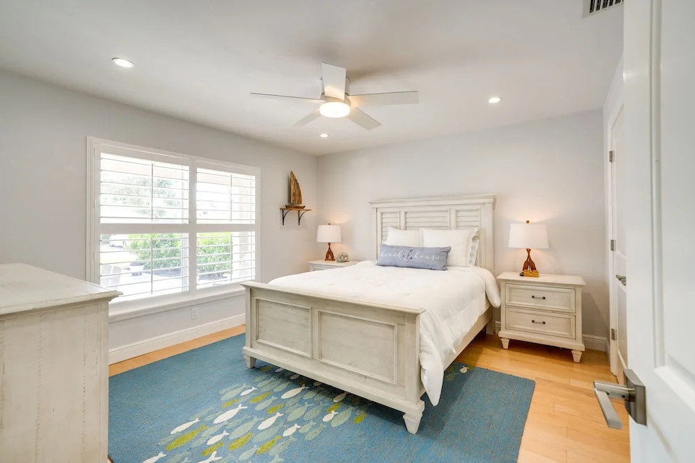 Naples Park Rental w/ Hot Tub ~ 1 Mi to Beach!