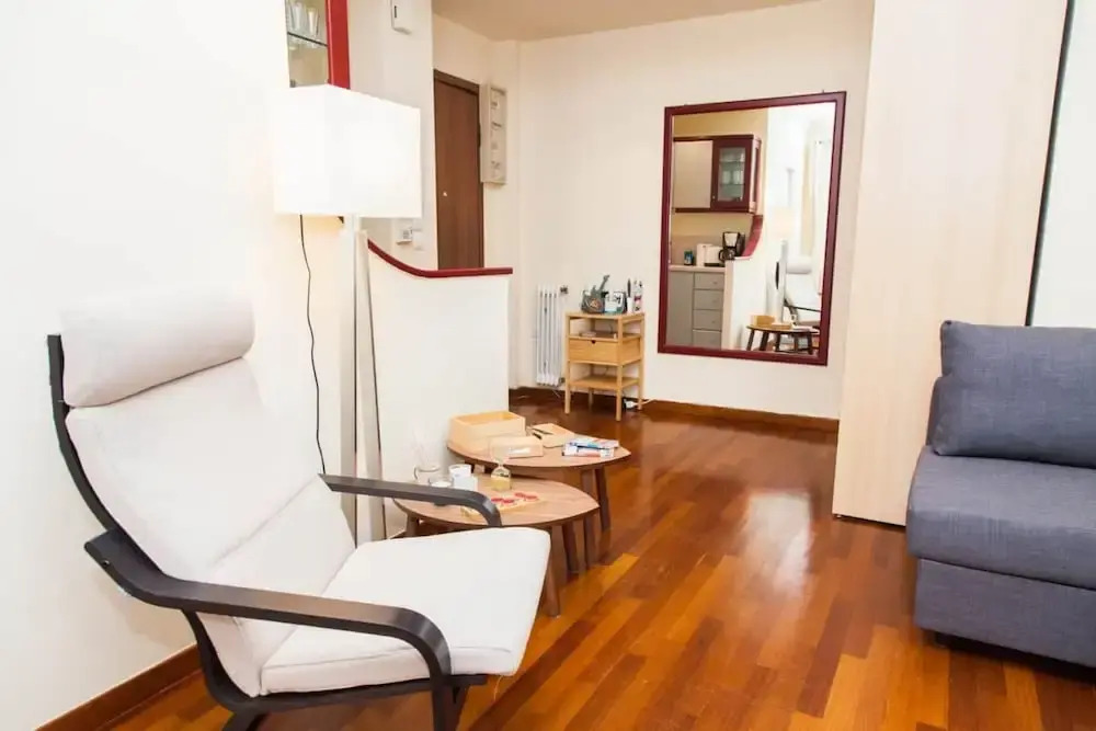 Centrally Located Studio In Athens
