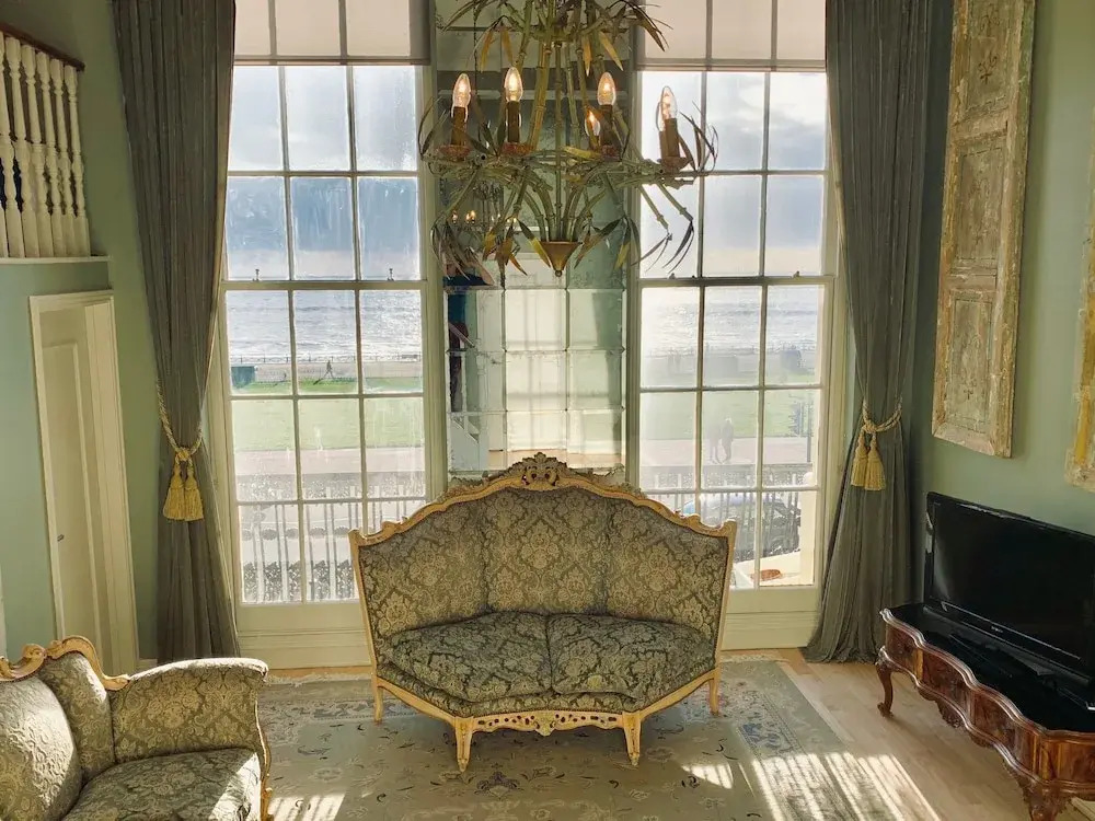 2 Bedroom Regency Flat on the Sea Front