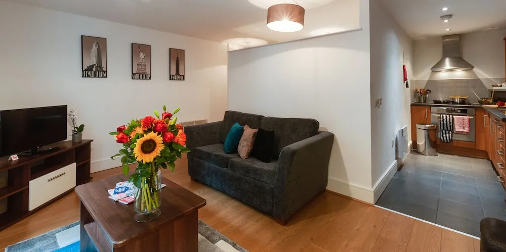 Base Serviced Apartments - Cumberland Apartments