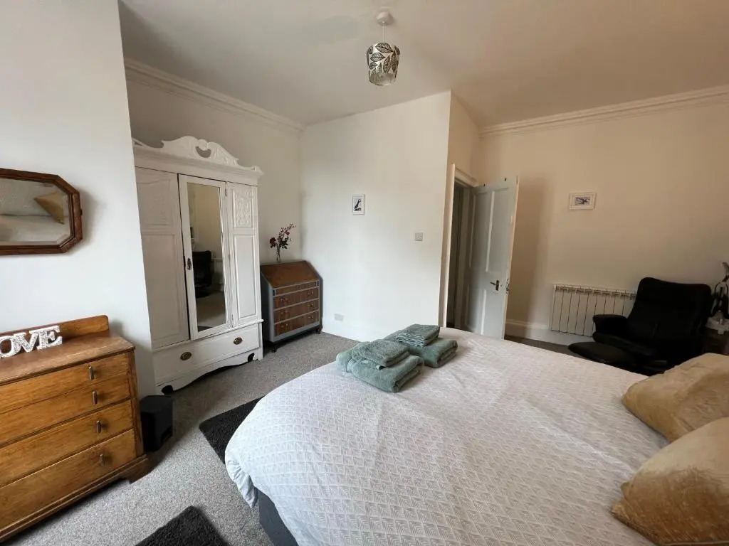 Stylish 2nd Floor Georgian 1 Bedroom Apartment