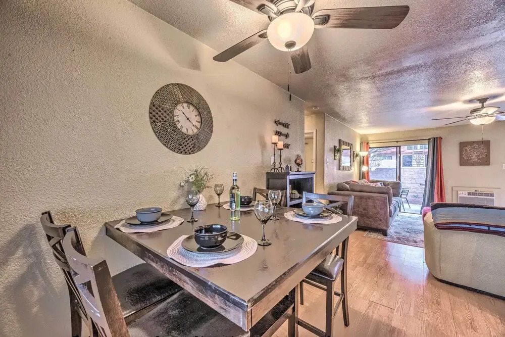 Pet-friendly Condo - 2 Mi to Ruidoso Downs!