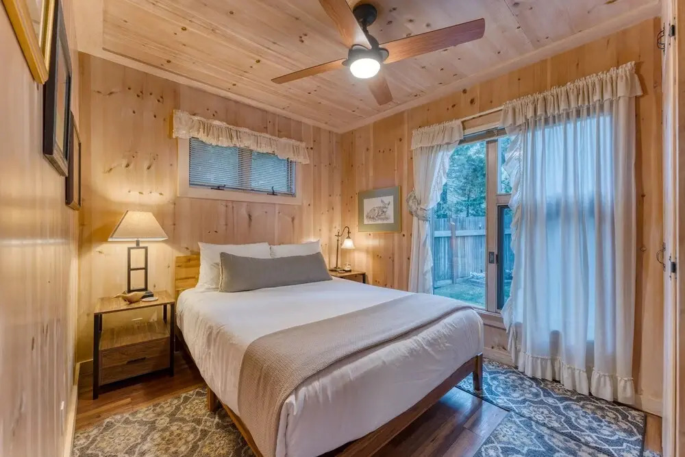 Lakefront Haven by Avantstay Minutes to Ski Resorts Private Dock Boat