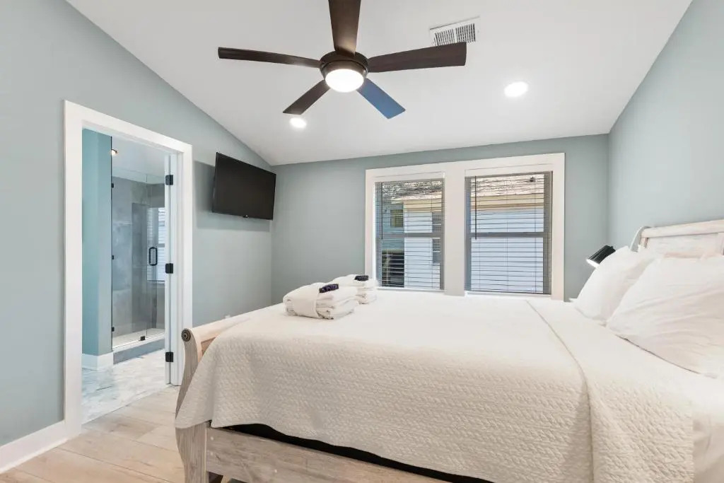 222 W Ashley - Sea Breeze - Minutes to the Ocean and Downtown Folly Beach