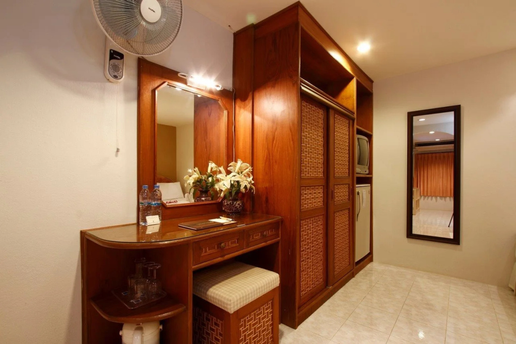 Summer Breeze Hotel