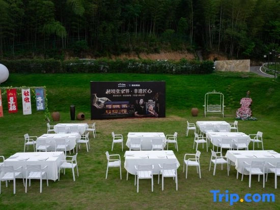 Trip.com Group Country Retreats (Zhang Jiajie Manson Joint Resort）