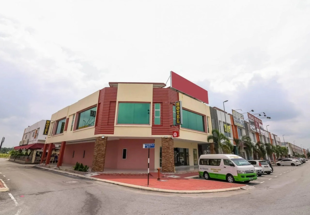 Royale City Hotel