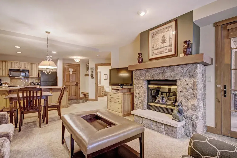 Ski-in 1br  Steps To Gondola + Main St, Sleeps 4 1 Bedroom Condo by RedAwning