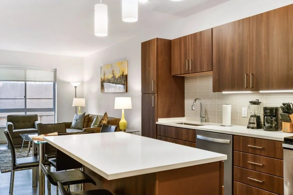 Bluebird Suites near Cleveland Clinic