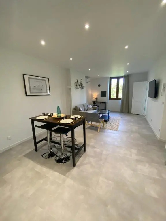 T3 2 chambres-centre-ville Place d'Armes Clim-Wifi