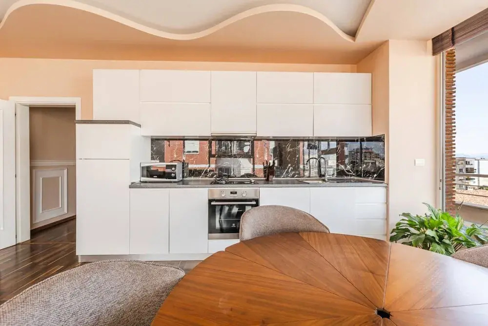 Spacious City-view Apartment Overlooking Shkod r