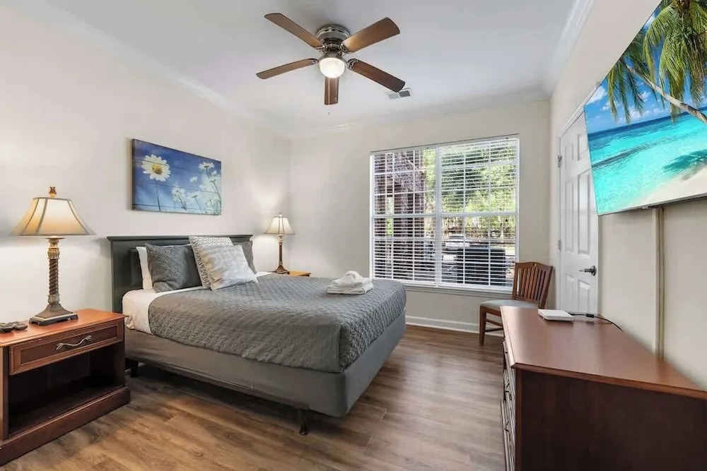 NEW Listing Gorgeous 2 bd Condo