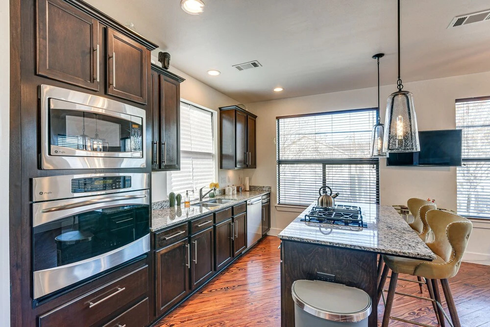 Pet-friendly Houston Townhome: 2 Mi to Downtown
