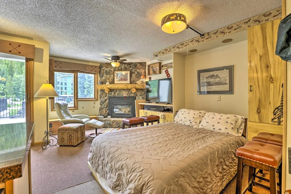 Ski-in/ski-out Studio at Winter Park Base!