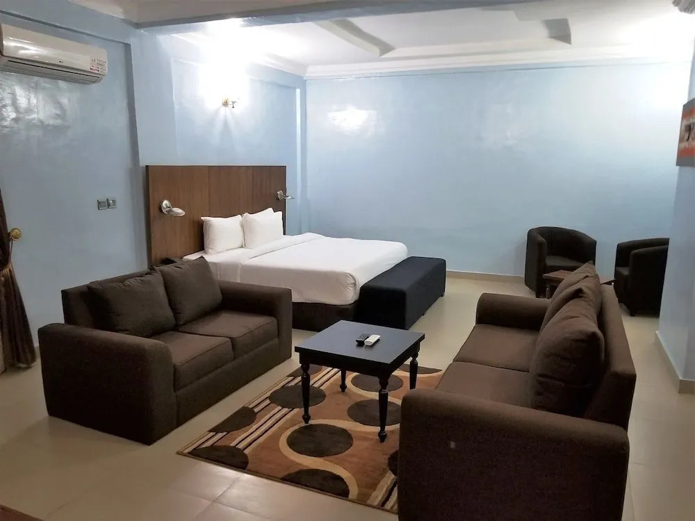 Nandas Hotel