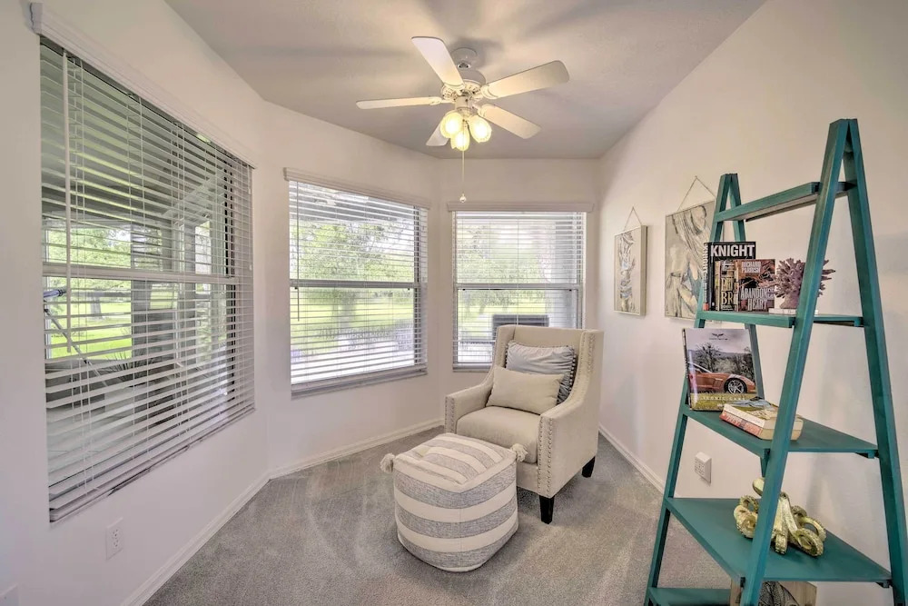 Crystal River Gem Near Three Sisters Springs!